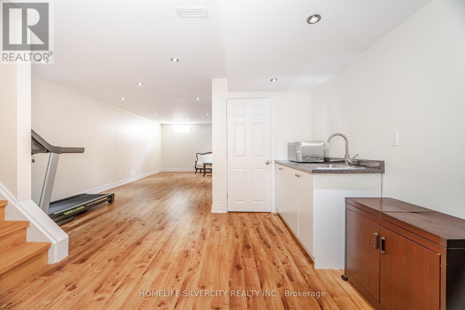 Photo 12 of 31 Rocky Point Crescent, Brampton ON