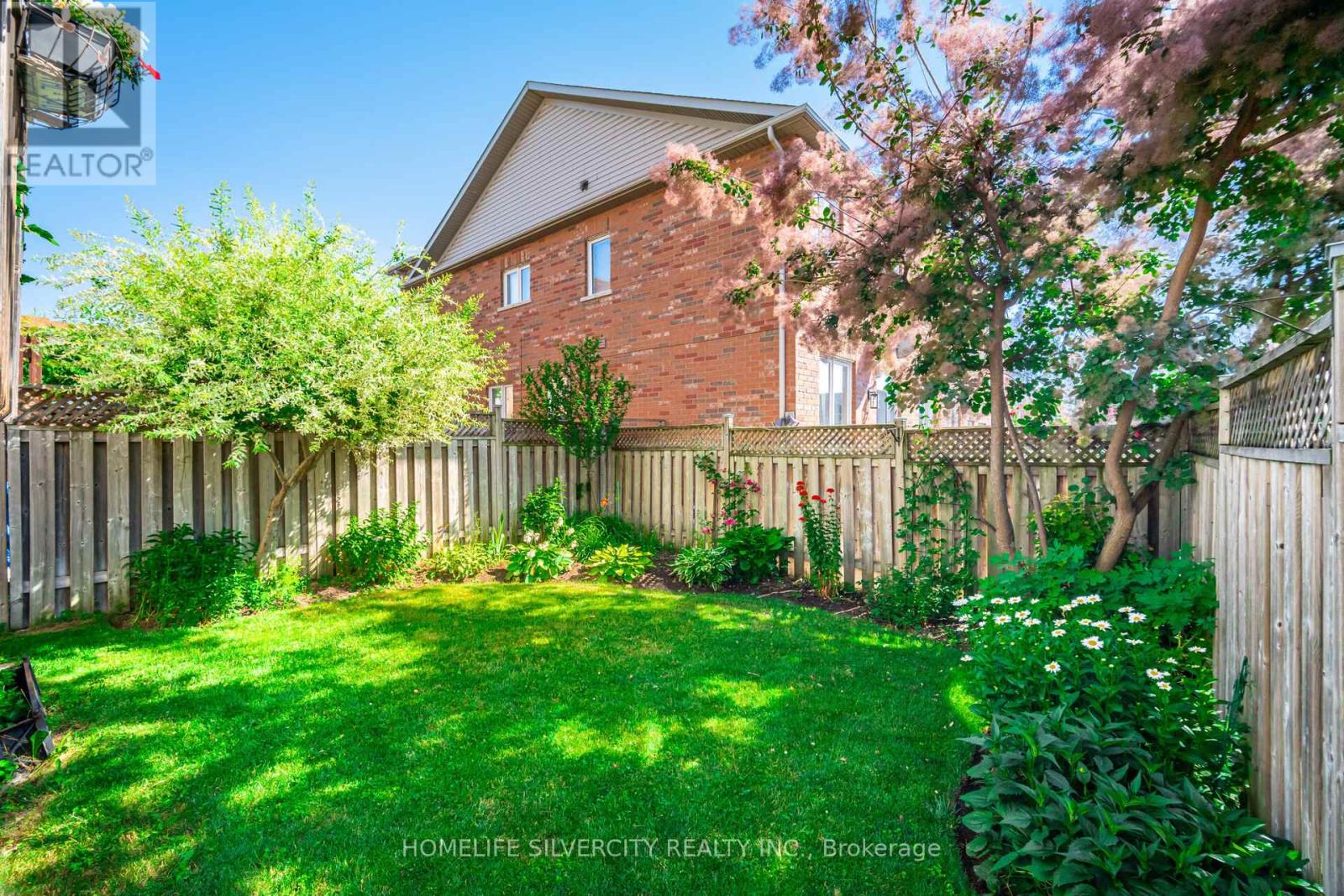 Photo 5 of 31 Rocky Point Crescent, Brampton ON