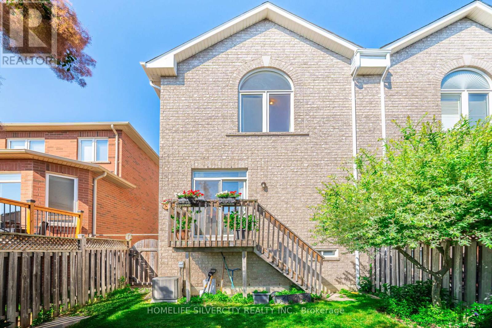 Photo 27 of 31 Rocky Point Crescent, Brampton ON