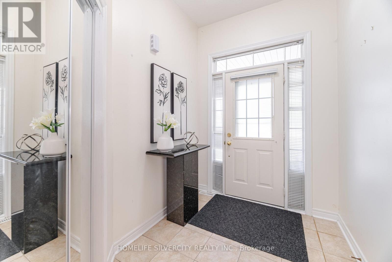 Photo 9 of 31 Rocky Point Crescent, Brampton ON