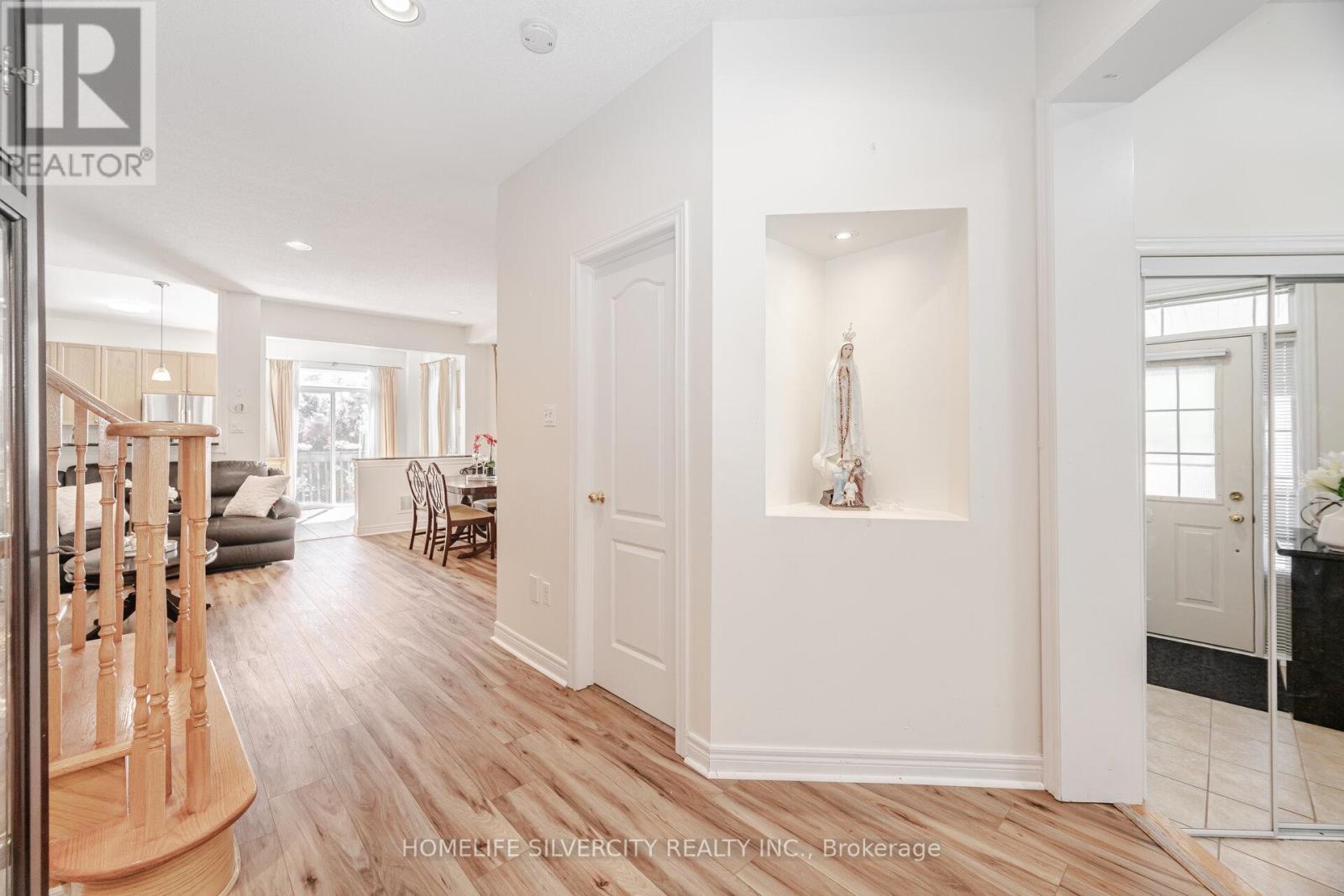 Photo 19 of 31 Rocky Point Crescent, Brampton ON