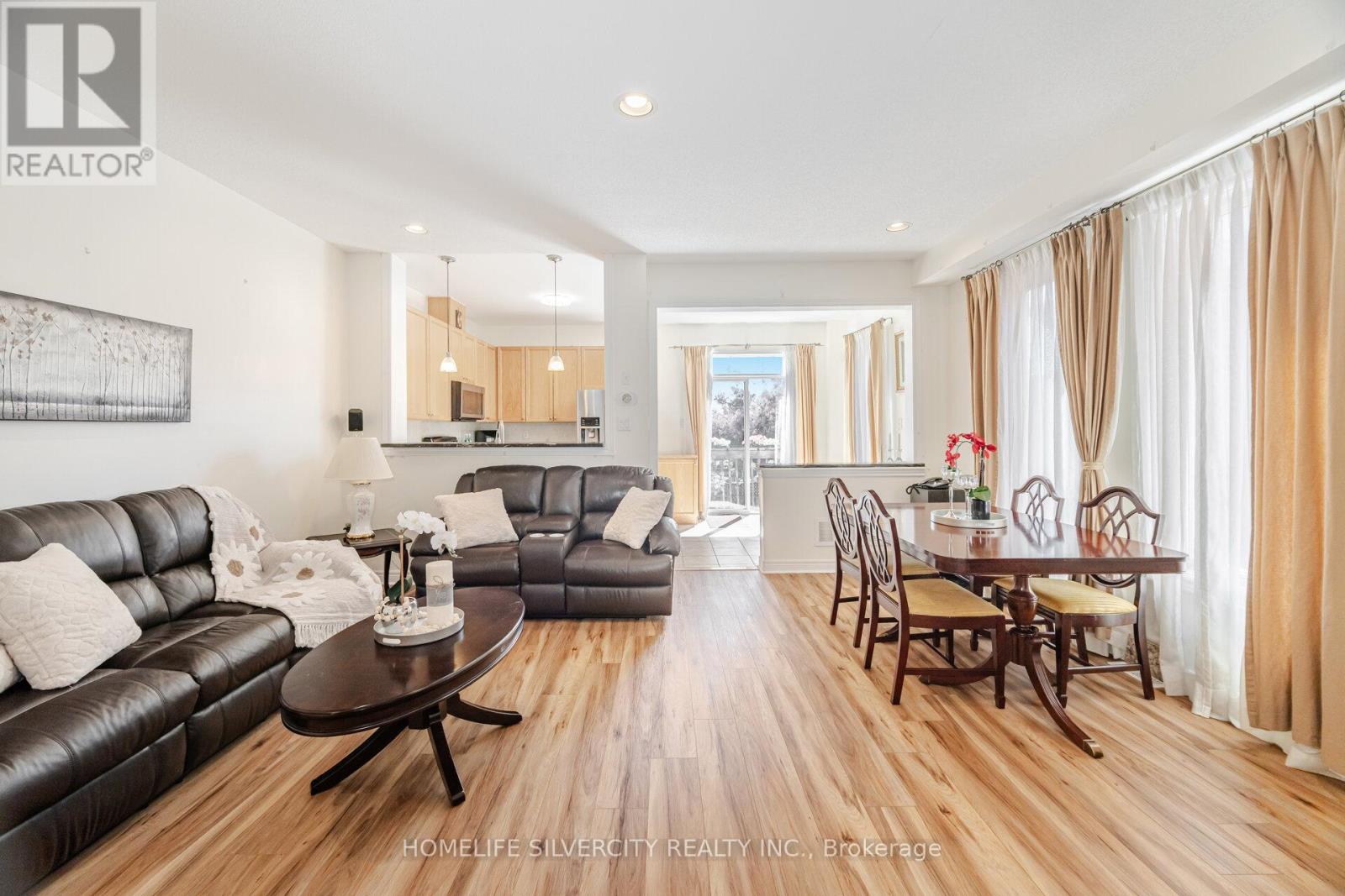Photo 4 of 31 Rocky Point Crescent, Brampton ON