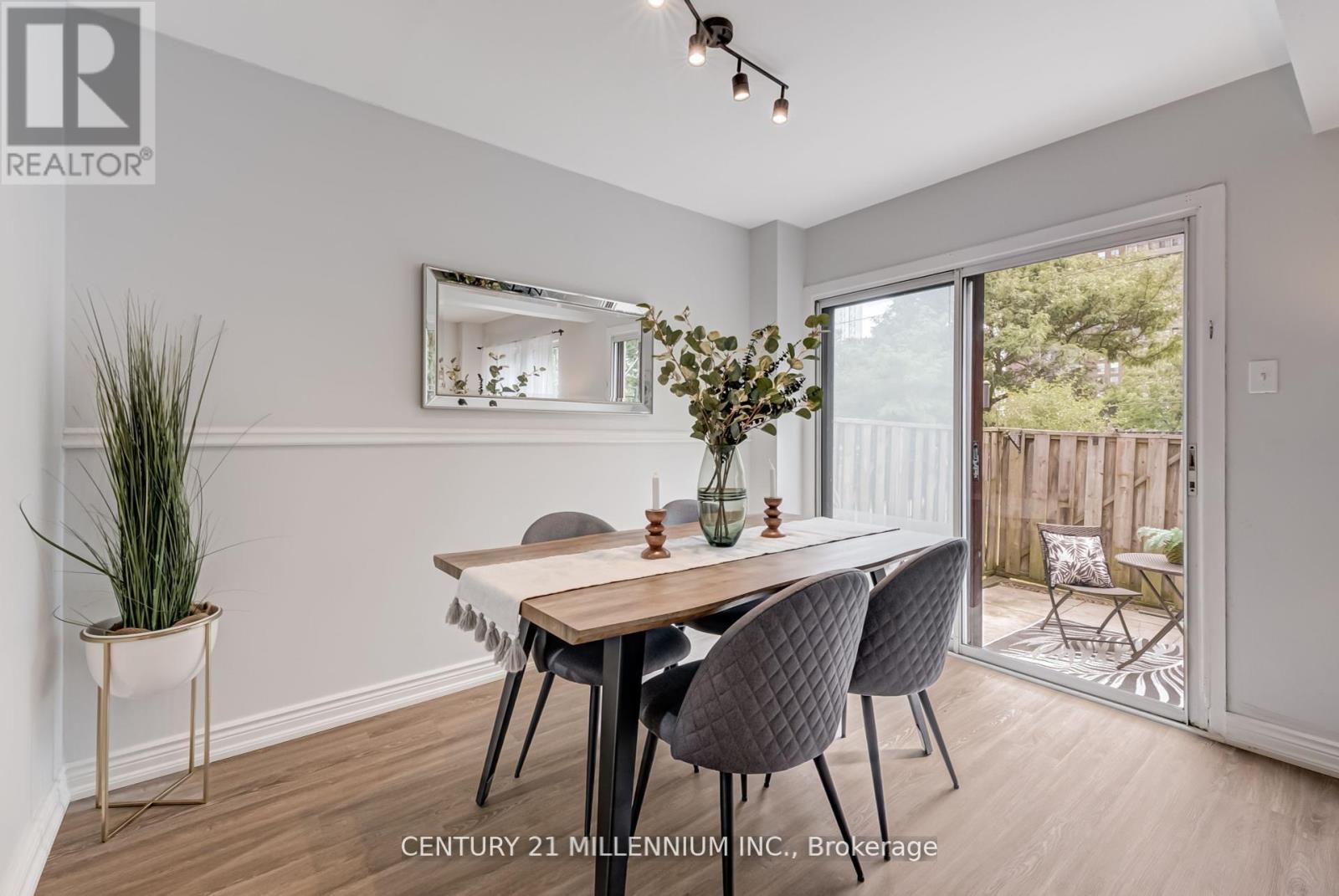 Photo 9 of 85 56 Fleetwood Crescent, Brampton ON