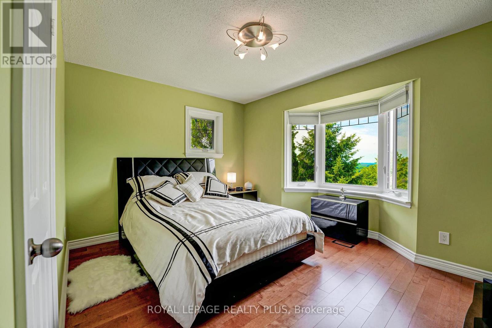 Photo 4 of 5 Coates Hill Court, Caledon ON