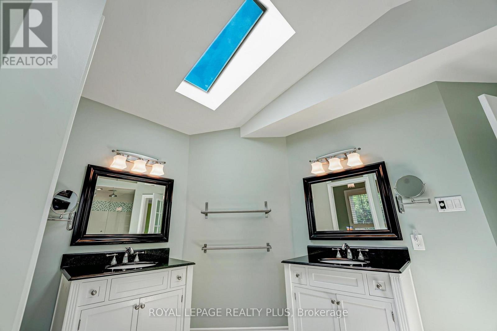 Photo 36 of 5 Coates Hill Court, Caledon ON