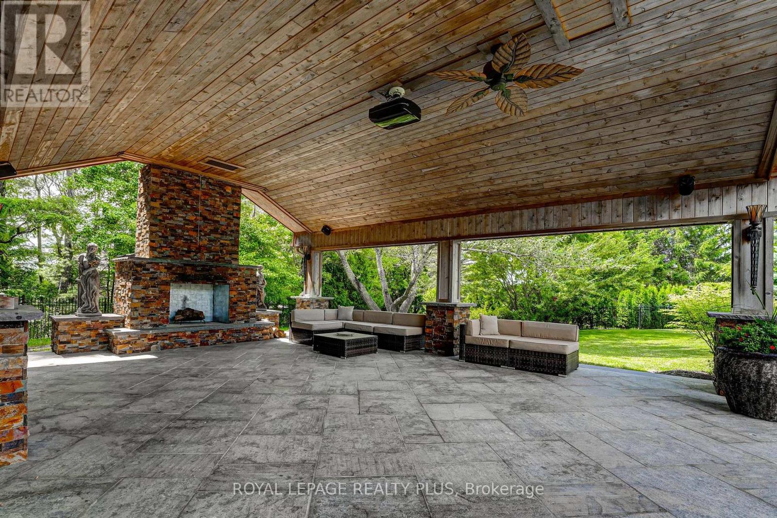 Photo 2 of 5 Coates Hill Court, Caledon ON