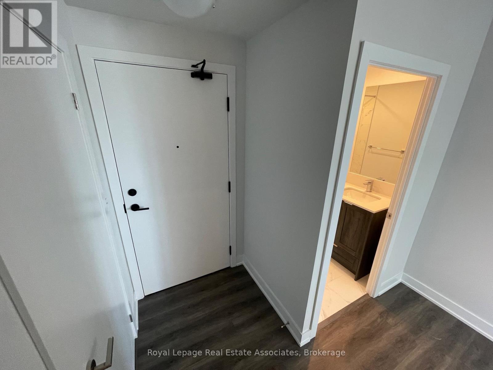 Photo 3 of 1808 430 Square One Drive, Mississauga ON