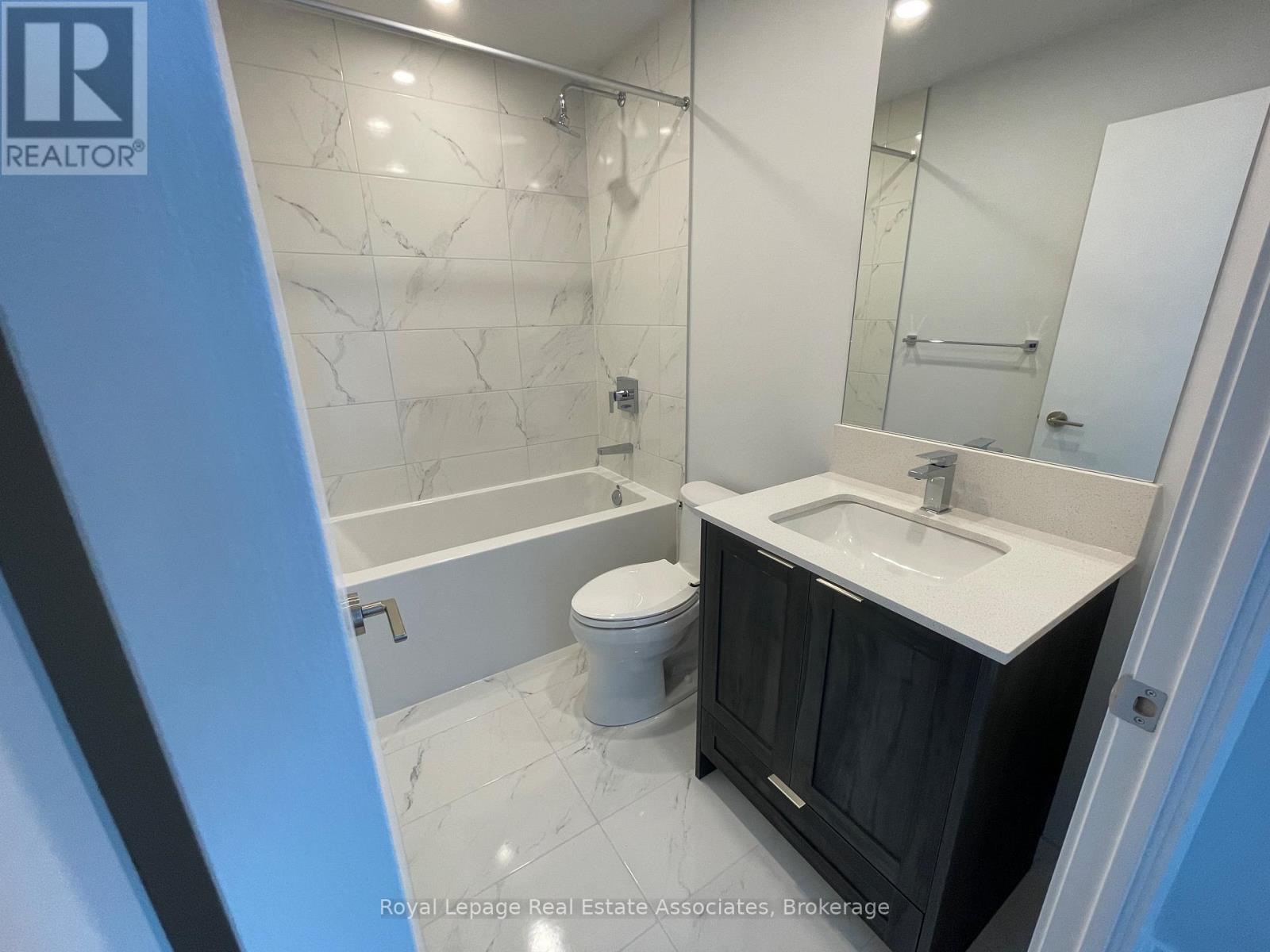 Photo 14 of 1808 430 Square One Drive, Mississauga ON