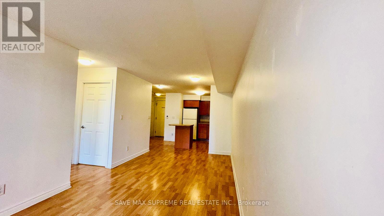 Photo 10 of 527 3888 Duke Of York Boulevard, Mississauga ON
