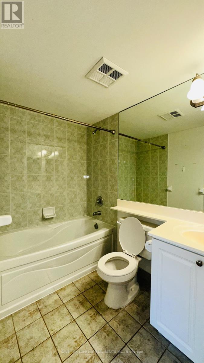 Photo 17 of 527 3888 Duke Of York Boulevard, Mississauga ON