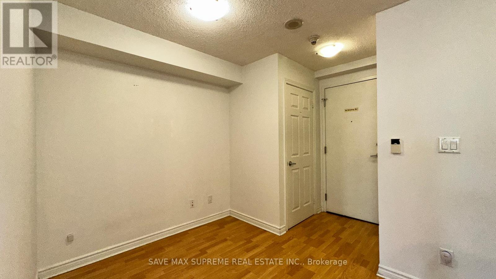 Photo 19 of 527 3888 Duke Of York Boulevard, Mississauga ON