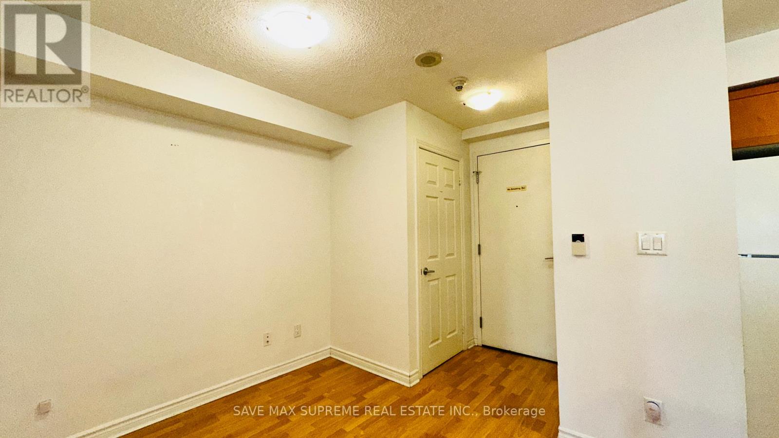 Photo 20 of 527 3888 Duke Of York Boulevard, Mississauga ON
