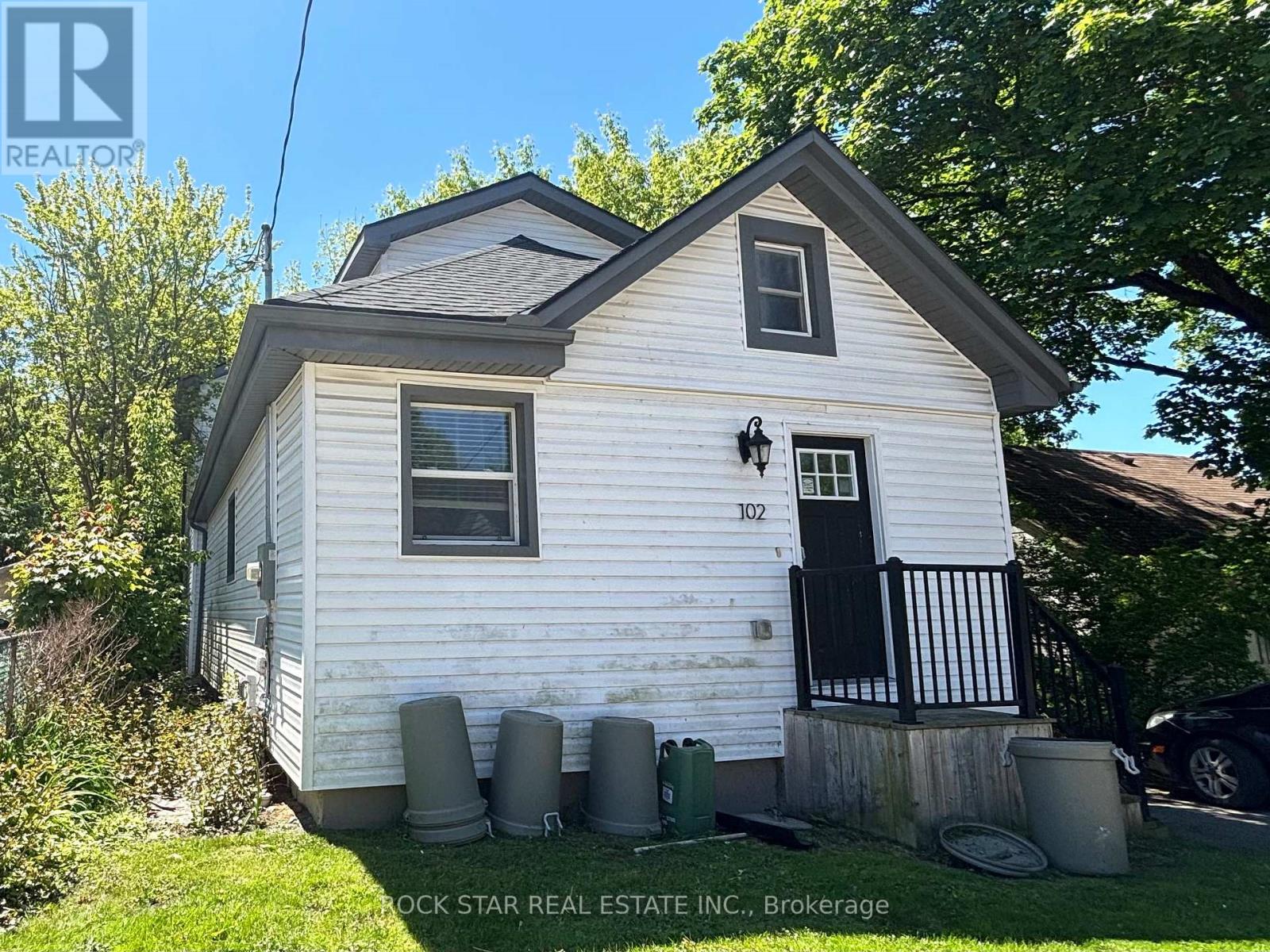 Photo 3 of 102 Empress Avenue, London North ON