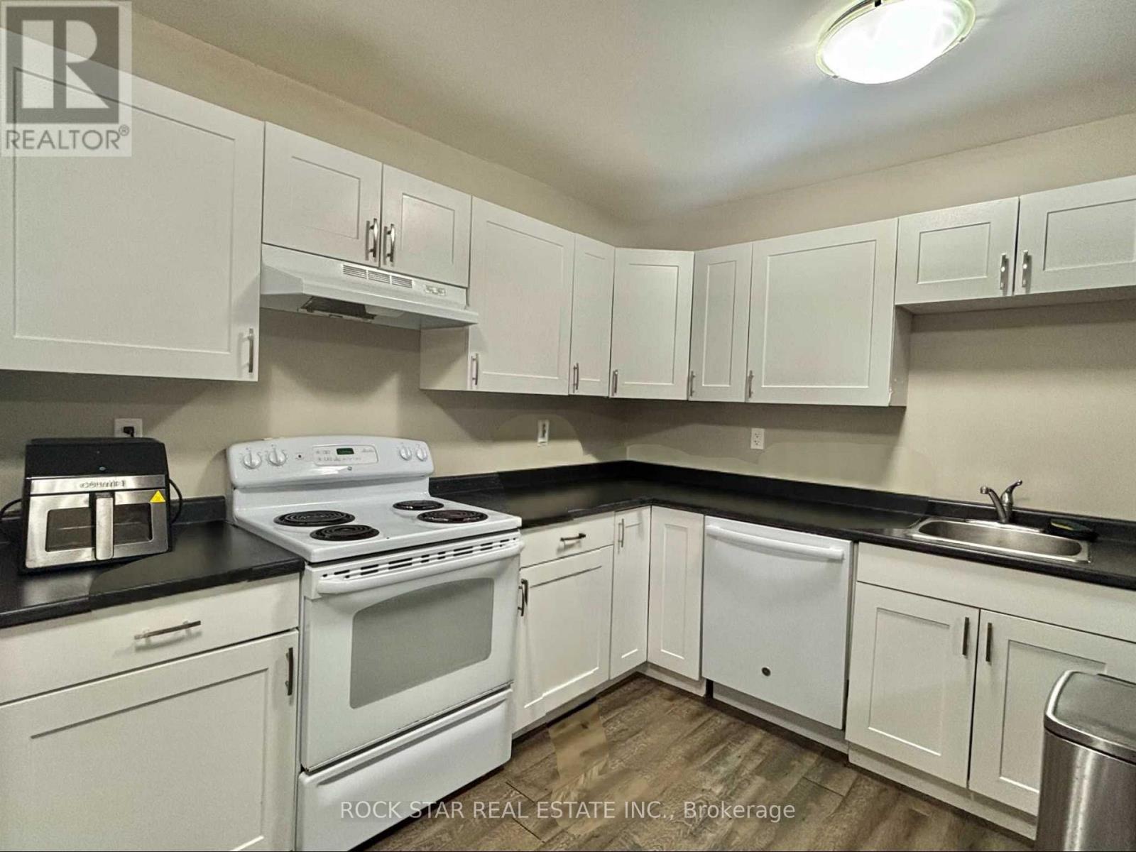 Photo 12 of 102 Empress Avenue, London North ON