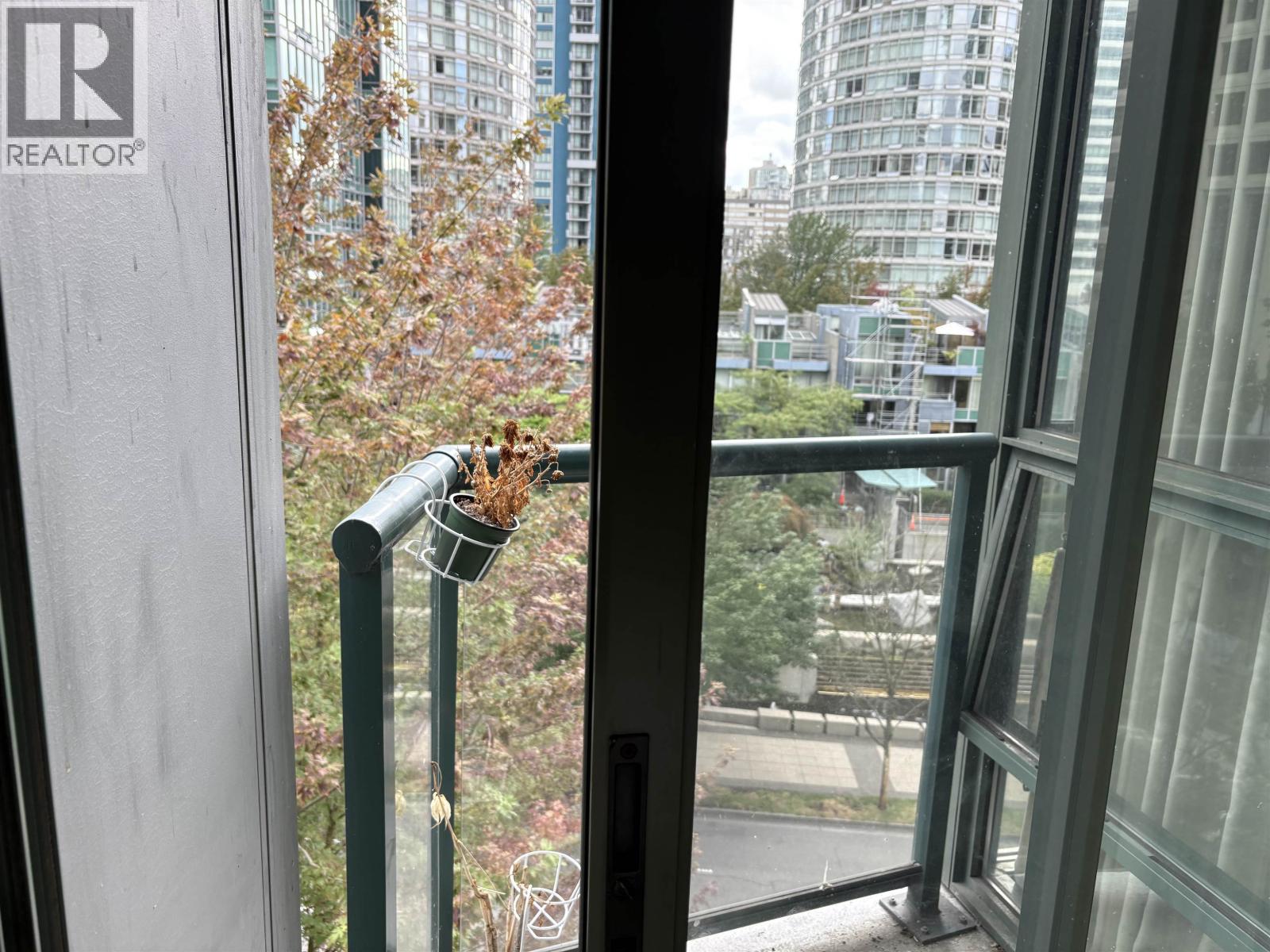 Photo 3 of 603 1239 W Georgia Street, Vancouver BC