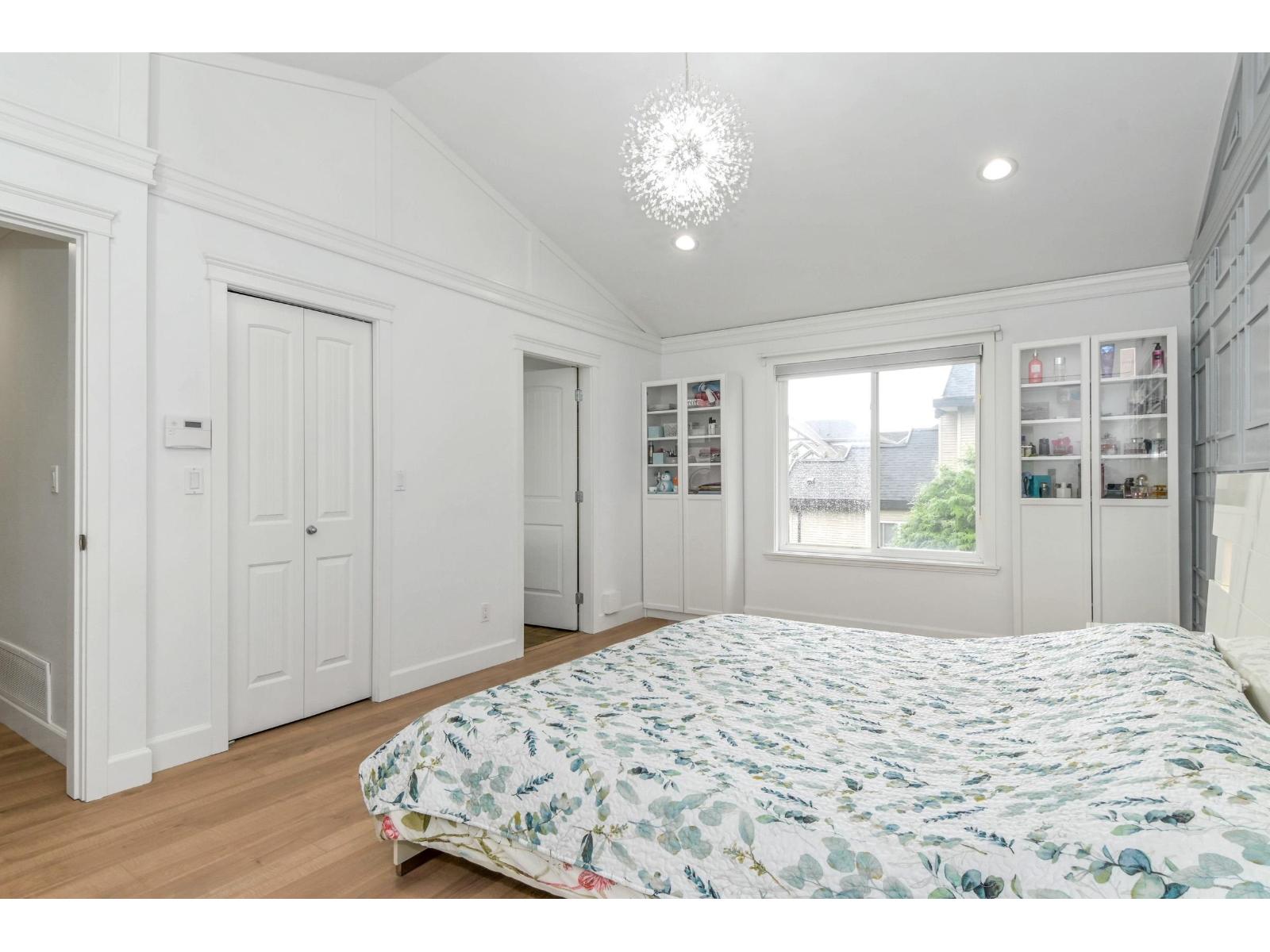 Photo 11 of 18358 67 Avenue, Surrey BC