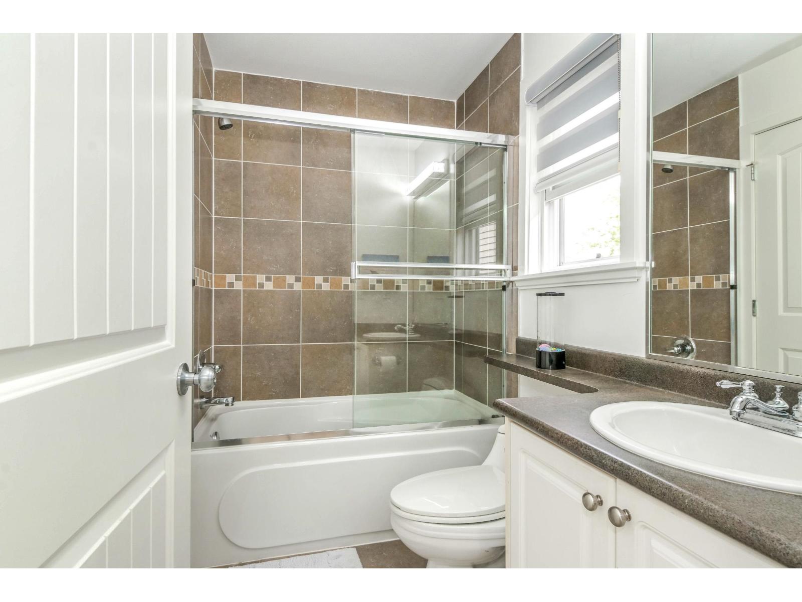 Photo 2 of 18358 67 Avenue, Surrey BC