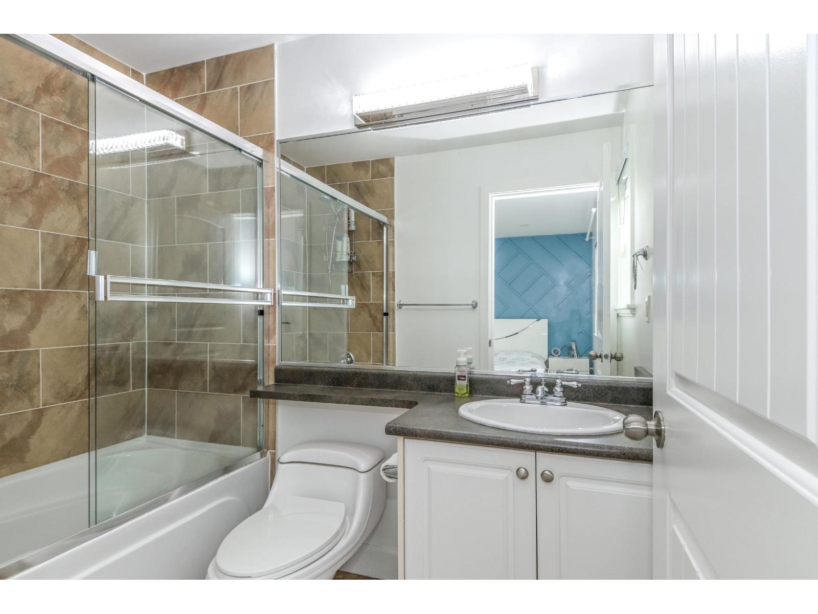 Photo 6 of 18358 67 Avenue, Surrey BC