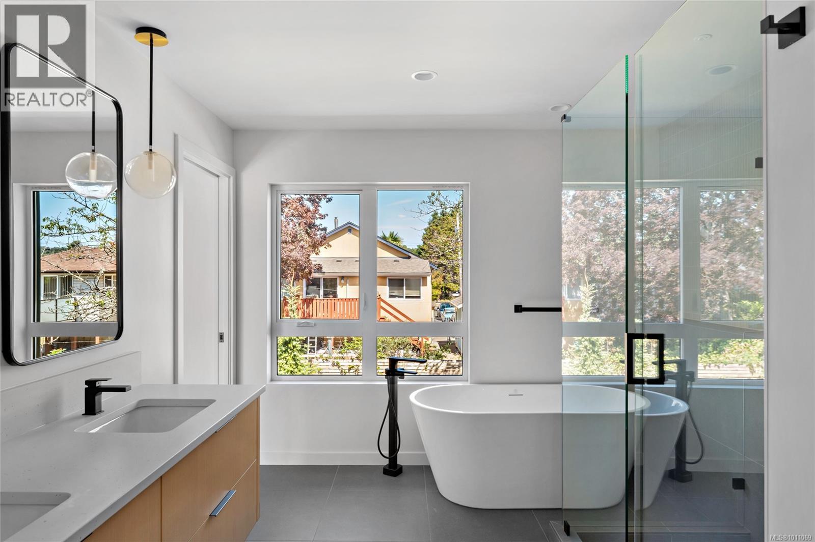 1968 Kings Rd, Saanich