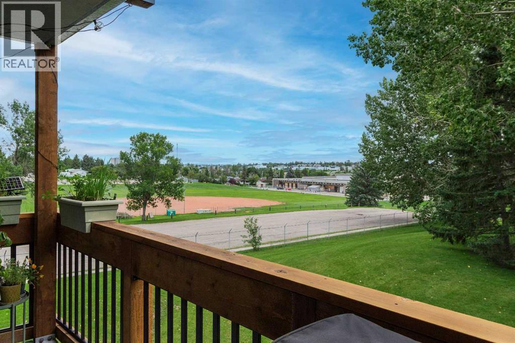 Single Family House for Sale in    Avenue SW Haysboro Calgary 
