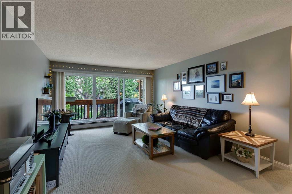 Single Family House for Sale in    Avenue SW Haysboro Calgary 