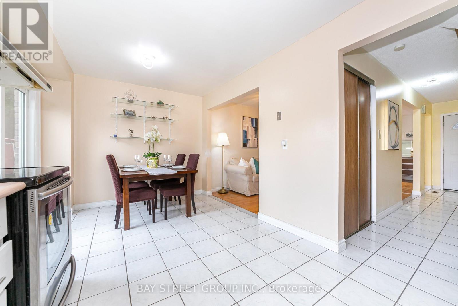 Photo 14 of 61 Mabley Crescent, Vaughan ON