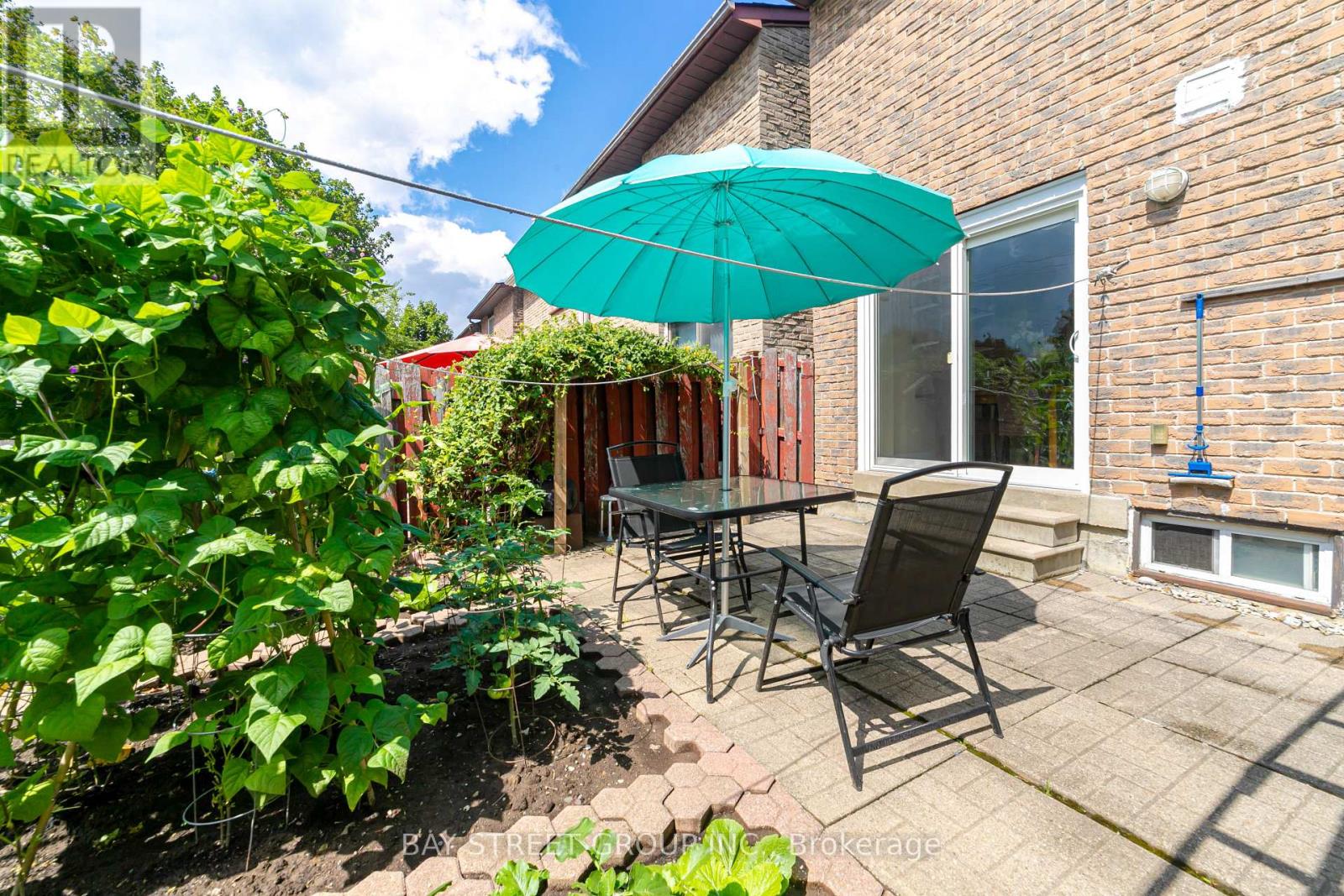 Photo 21 of 61 Mabley Crescent, Vaughan ON