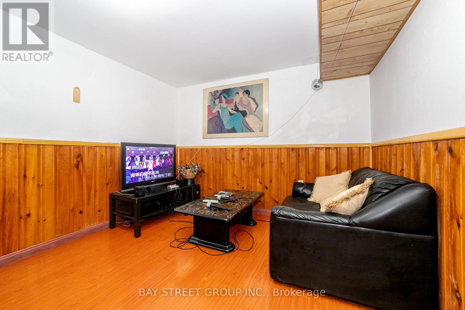 Photo 24 of 61 Mabley Crescent, Vaughan ON