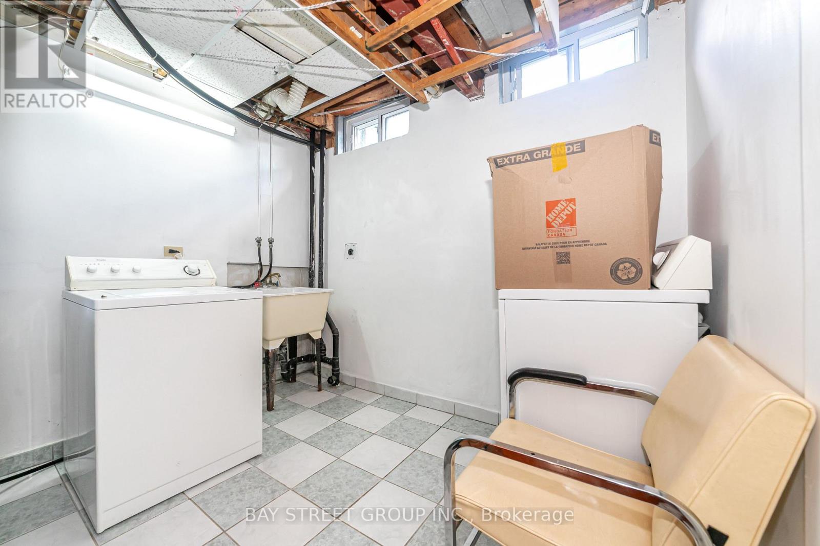 Photo 29 of 61 Mabley Crescent, Vaughan ON