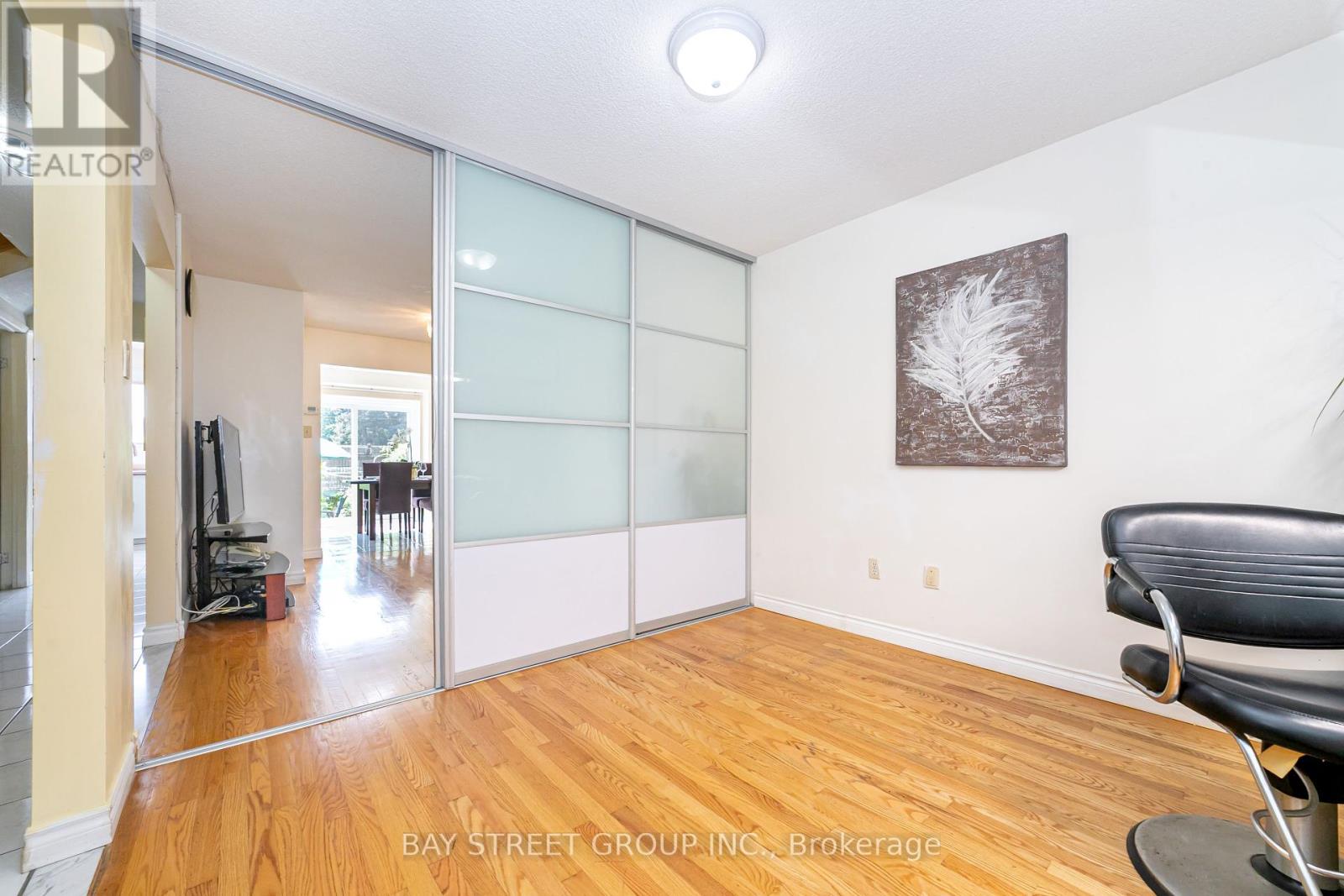 Photo 6 of 61 Mabley Crescent, Vaughan ON
