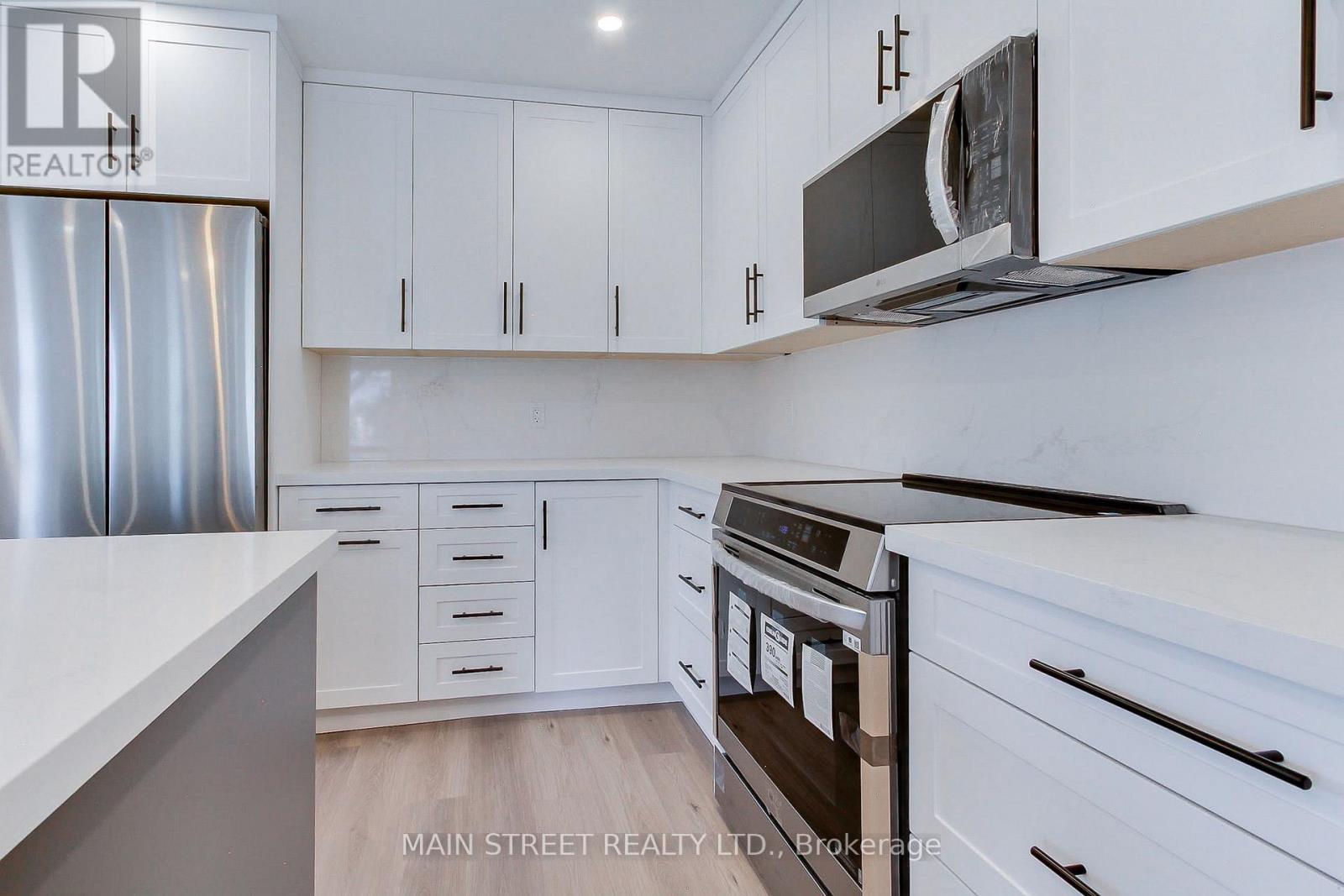 Photo 4 of 353 Pasadena Drive, Georgina ON