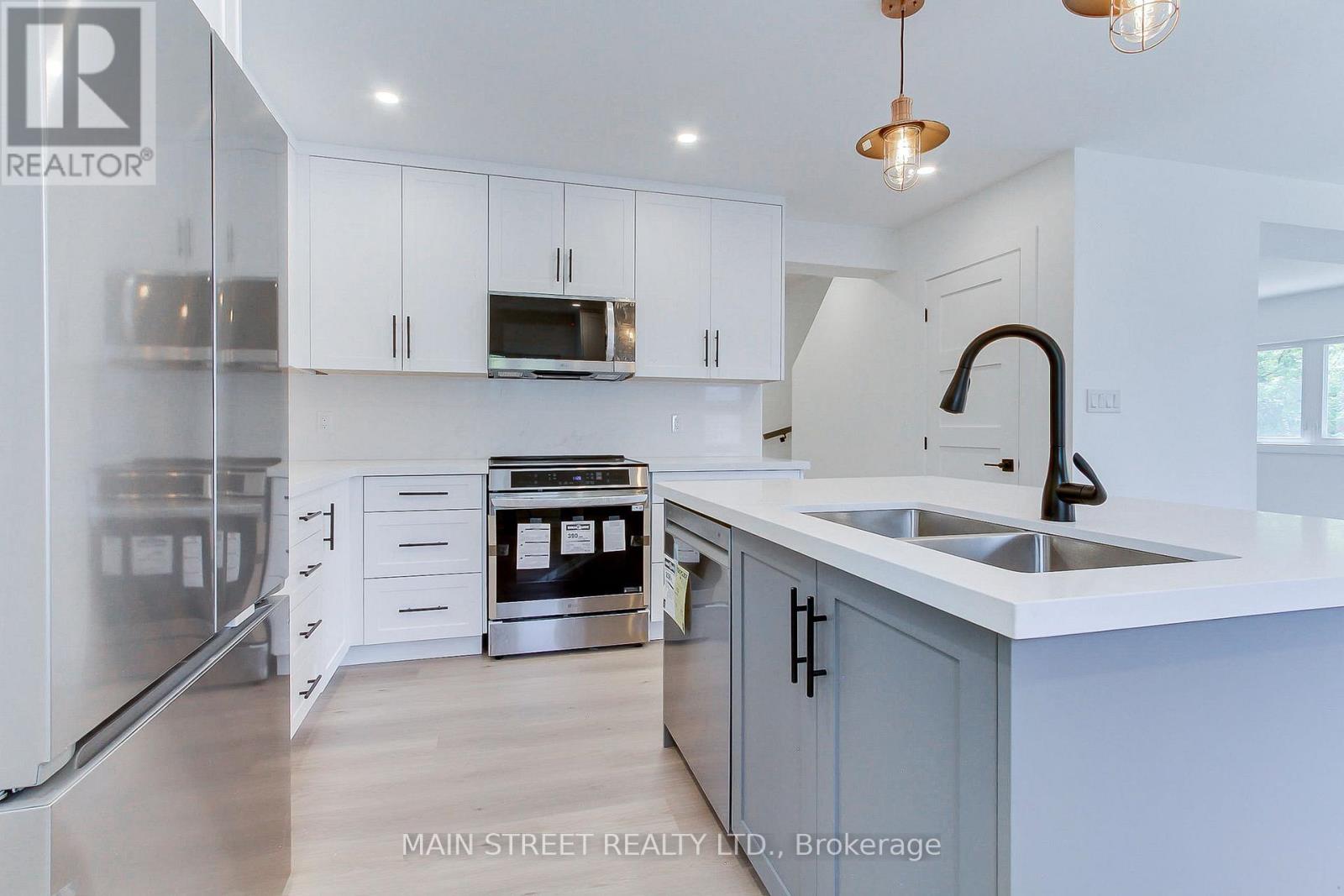 Photo 5 of 353 Pasadena Drive, Georgina ON
