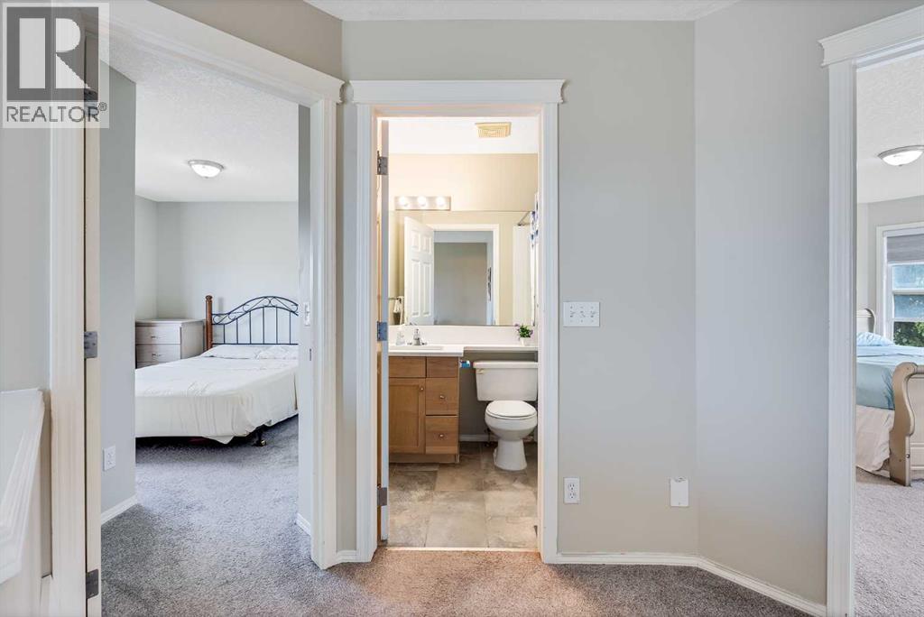 Single Family House for Sale in  Eversyde Circle SW Evergreen Calgary 