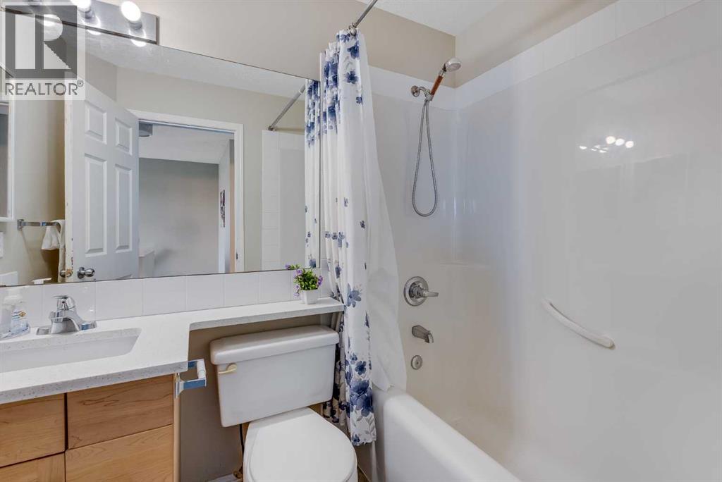 Single Family House for Sale in  Eversyde Circle SW Evergreen Calgary 