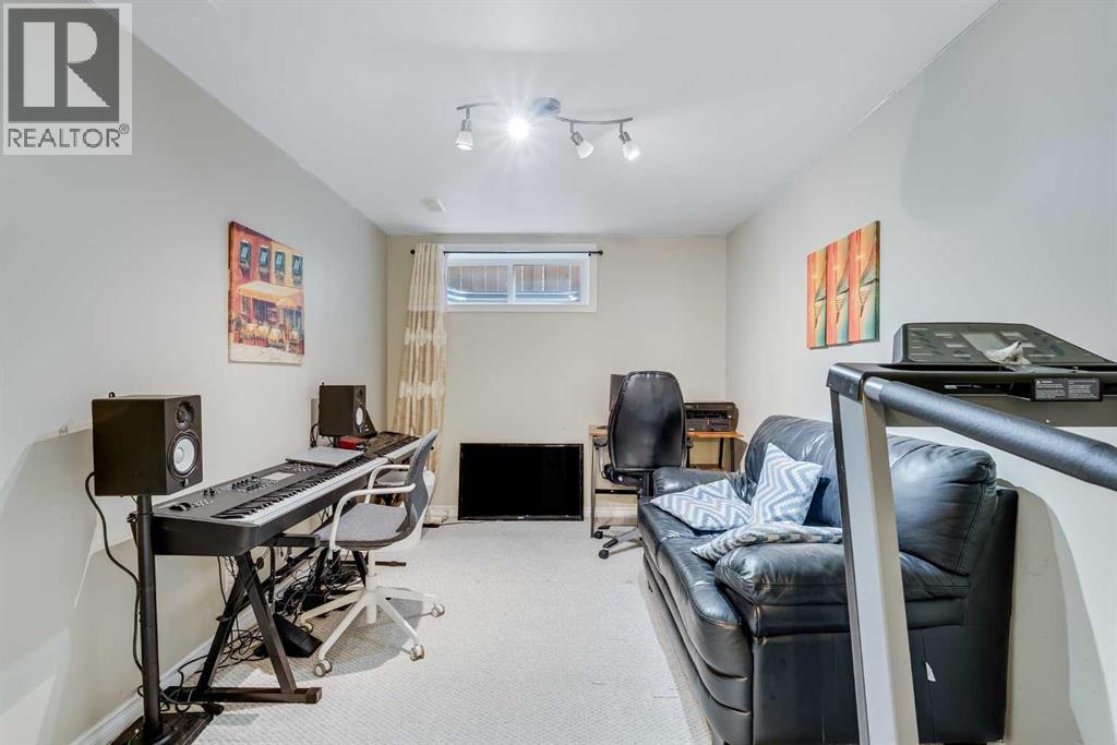 Single Family House for Sale in  Eversyde Circle SW Evergreen Calgary 