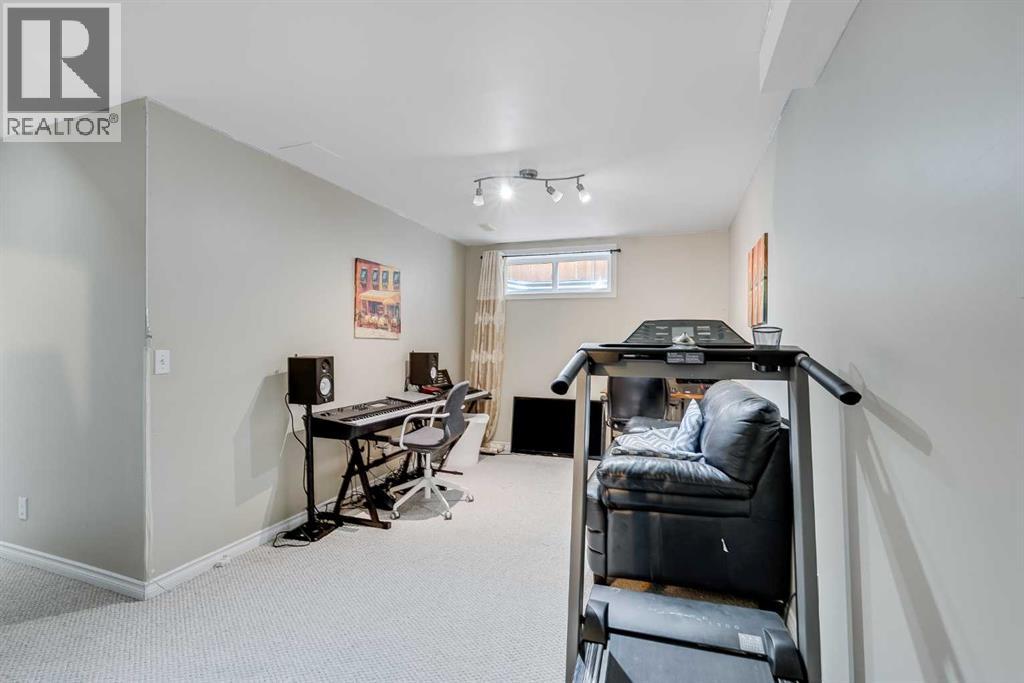 Single Family House for Sale in  Eversyde Circle SW Evergreen Calgary 