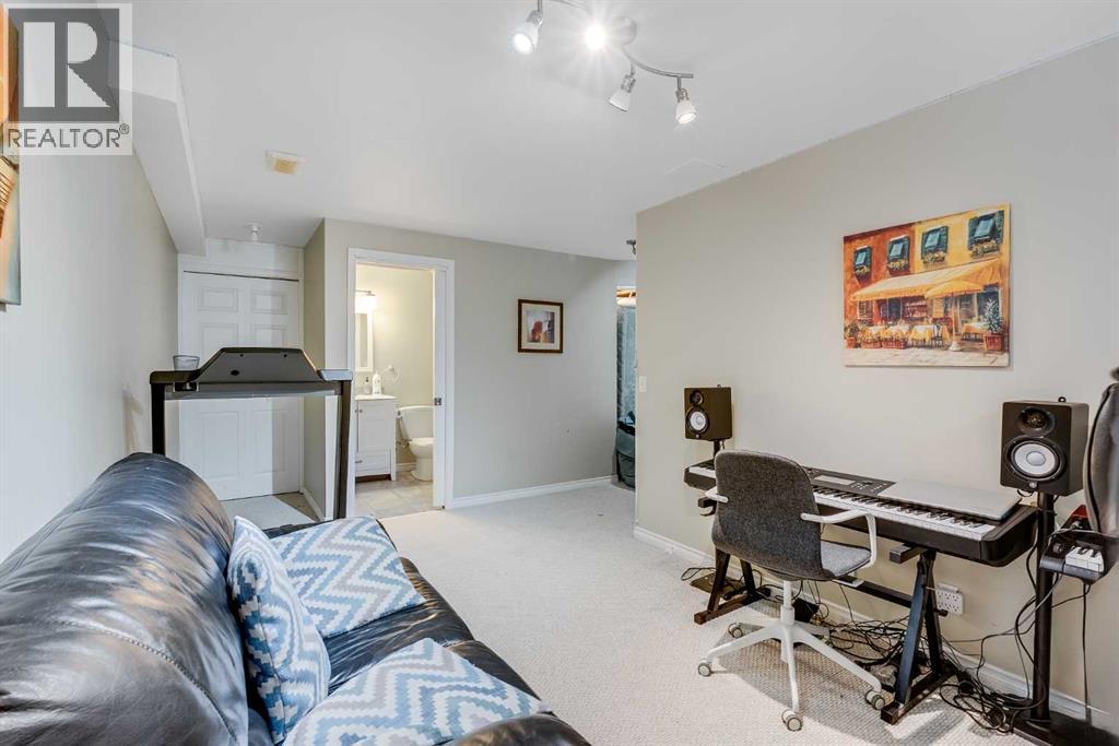 Single Family House for Sale in  Eversyde Circle SW Evergreen Calgary 