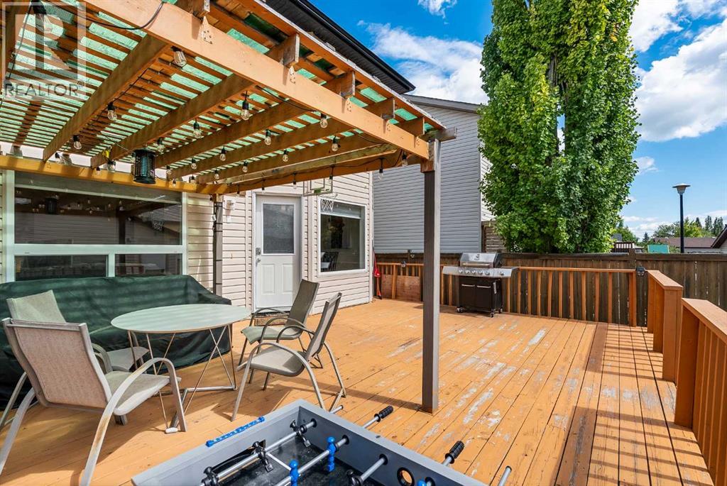 Single Family House for Sale in  Eversyde Circle SW Evergreen Calgary 
