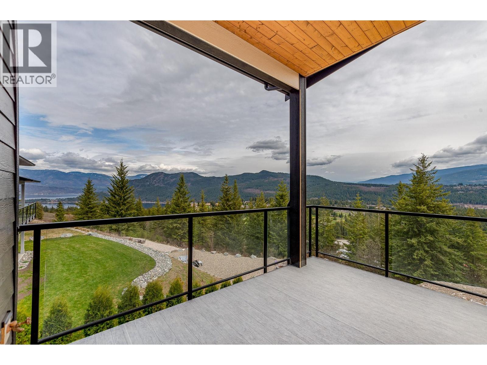Photo 3 of 2506 Highlands Drive, Blind Bay BC