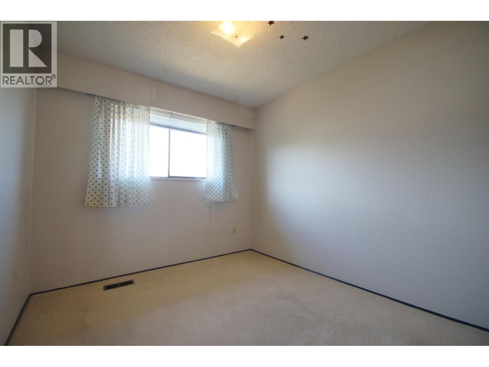 Photo 9 of 8411 Rideau Drive, Richmond BC