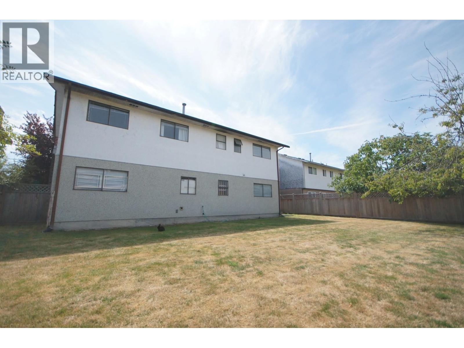 Photo 3 of 8411 Rideau Drive, Richmond BC