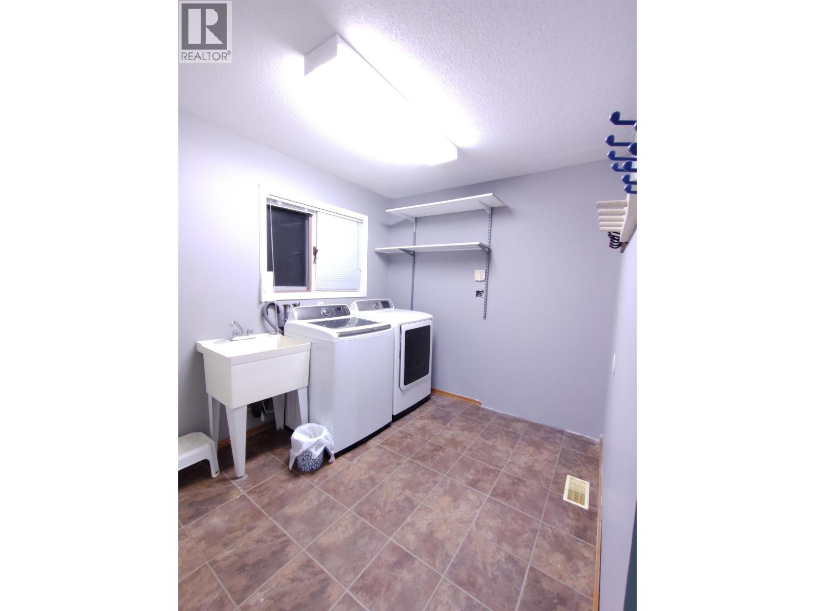 Photo 10 of 2916 Wayne Street, Prince George BC