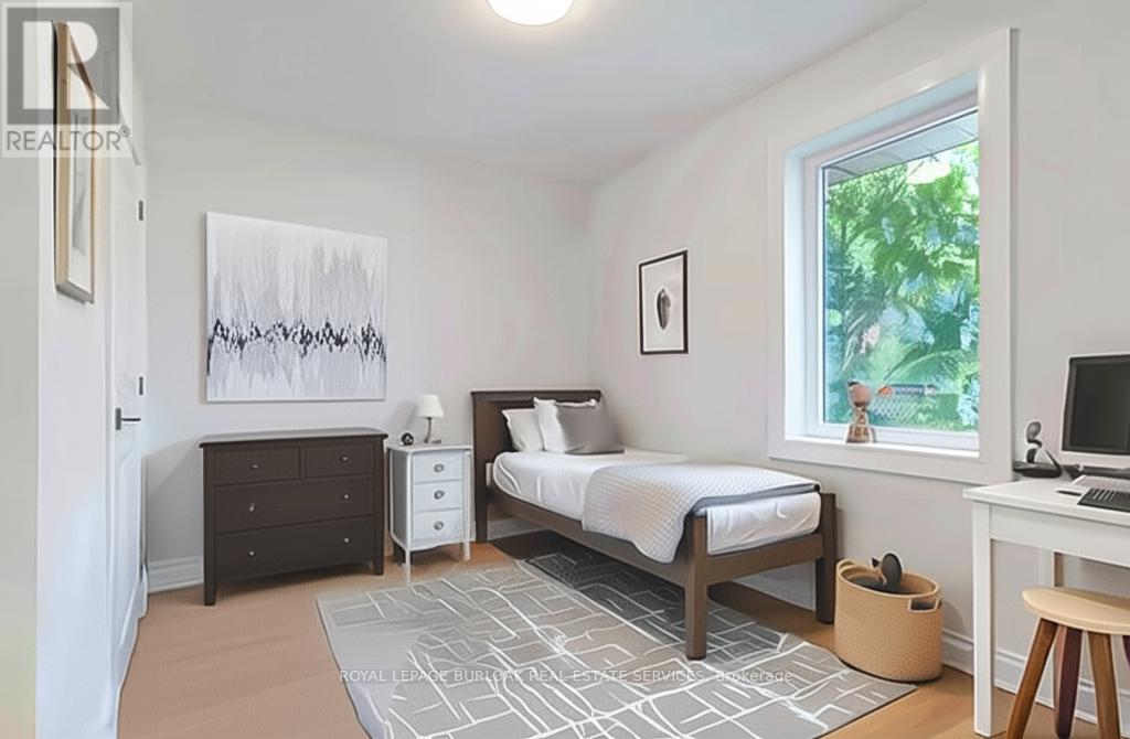 Photo 15 of 63 Fernwood Crescent, Hamilton ON