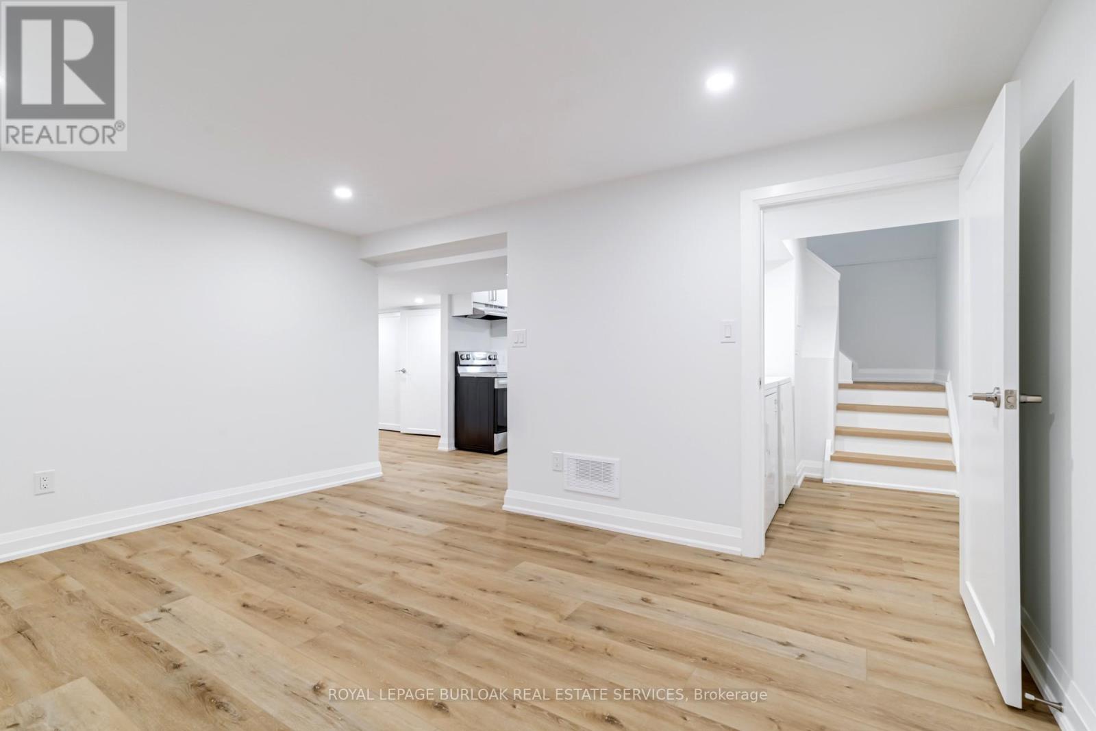 Photo 19 of 63 Fernwood Crescent, Hamilton ON