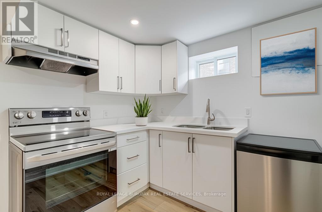 Photo 20 of 63 Fernwood Crescent, Hamilton ON