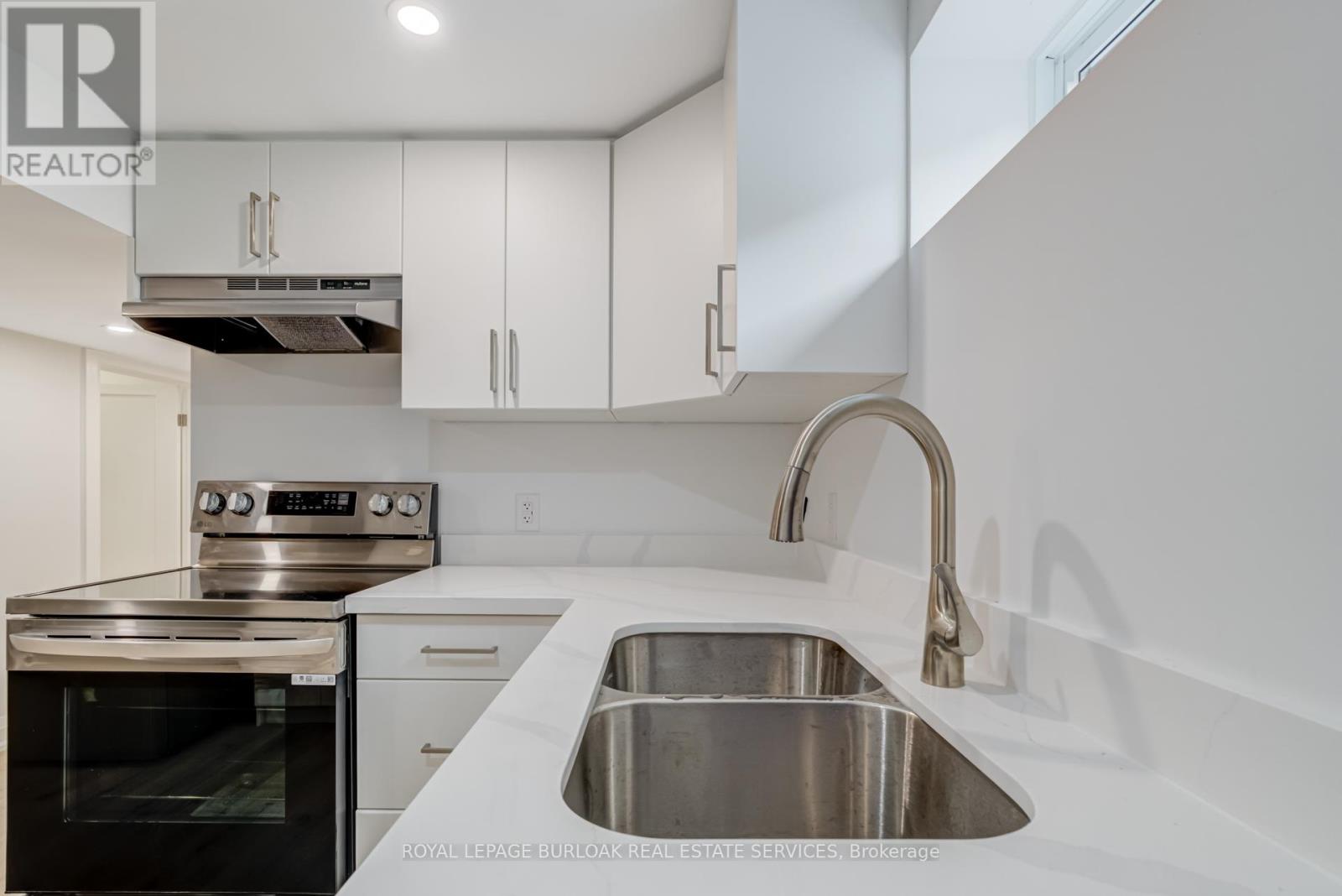 Photo 21 of 63 Fernwood Crescent, Hamilton ON