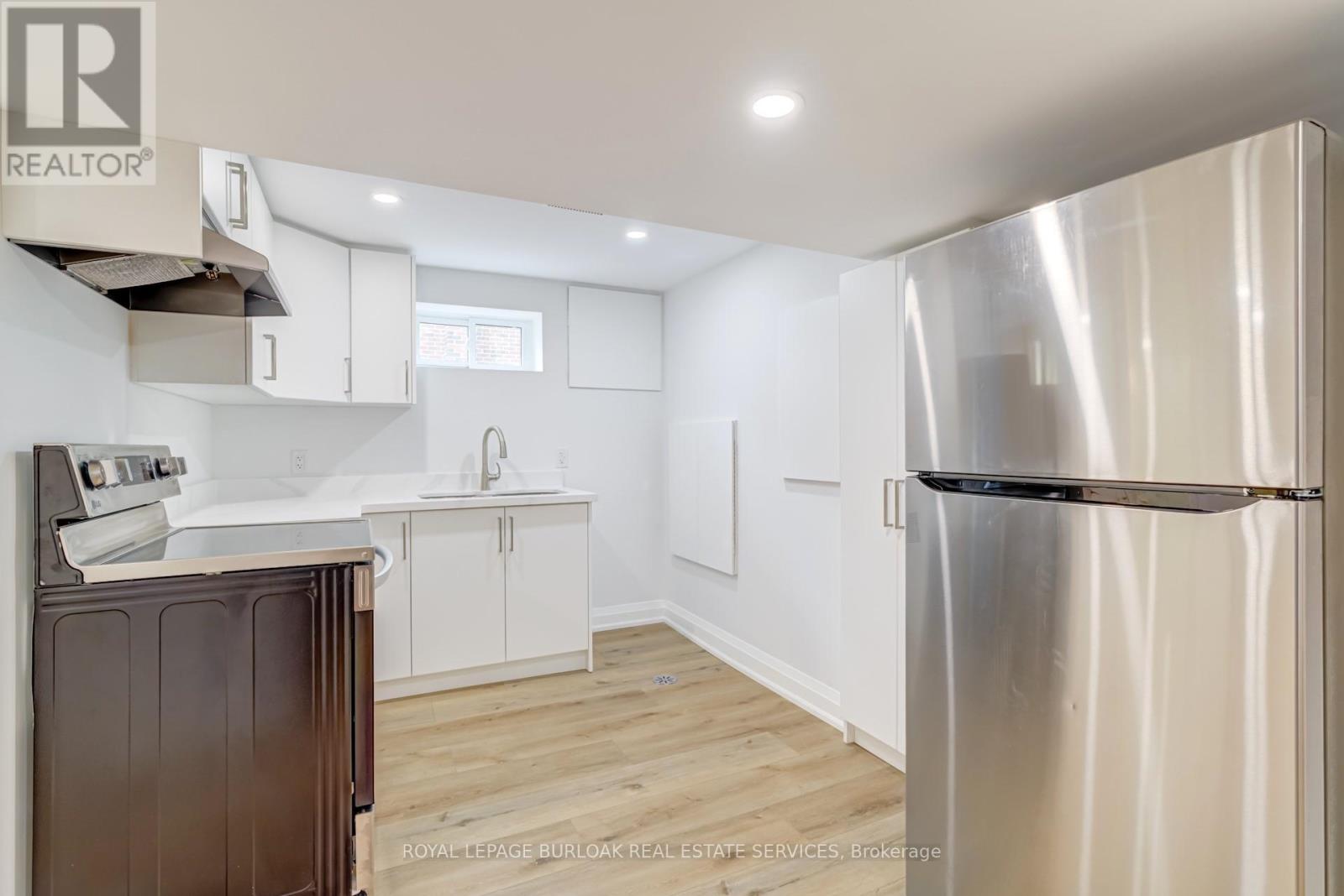 Photo 22 of 63 Fernwood Crescent, Hamilton ON