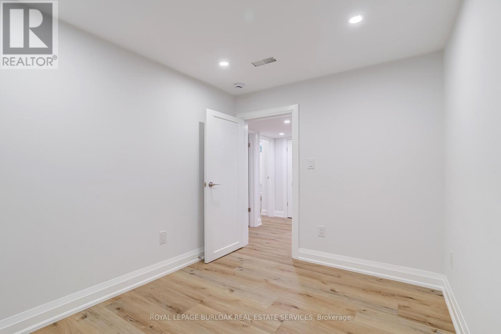 Photo 24 of 63 Fernwood Crescent, Hamilton ON