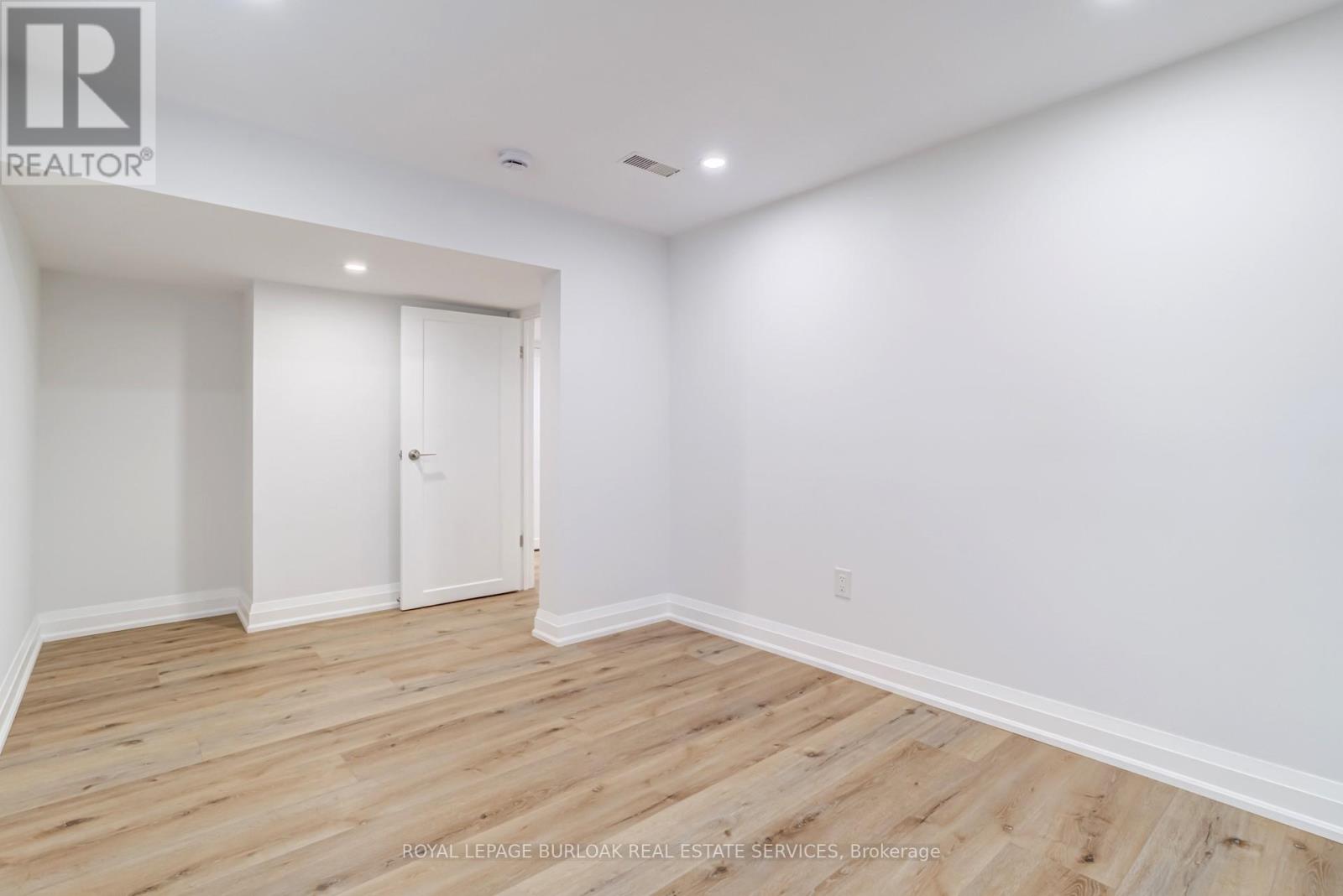 Photo 26 of 63 Fernwood Crescent, Hamilton ON