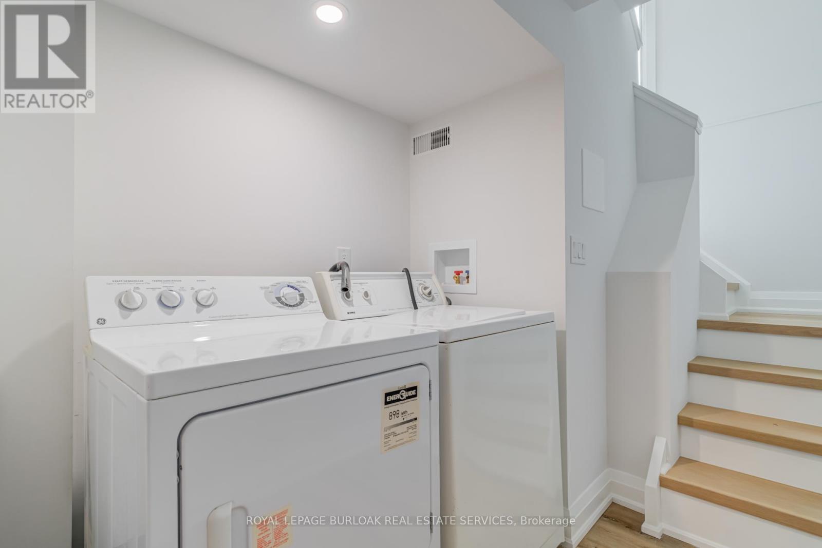 Photo 28 of 63 Fernwood Crescent, Hamilton ON